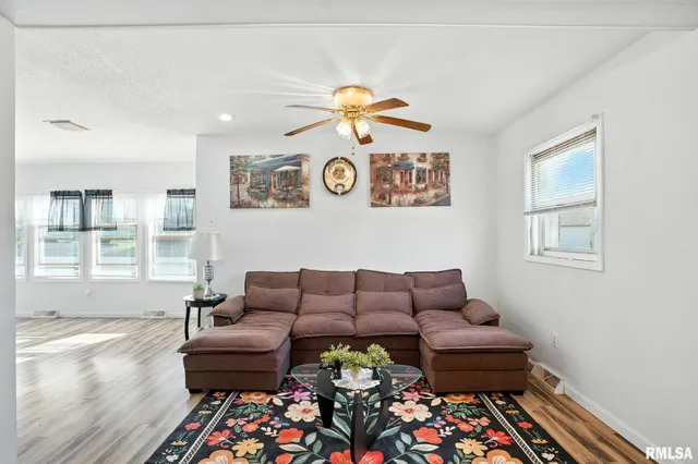 $77,000 | 116 Main Street, Buffalo, IA 52728