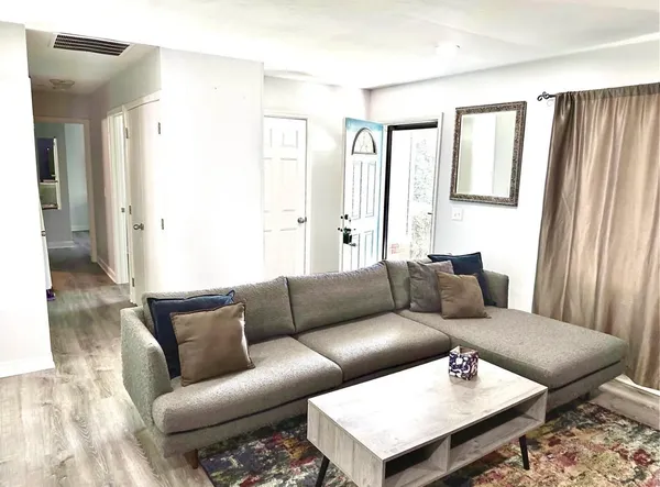 $2,750 | 230 Delaware Drive, Bolingbrook, IL 60440