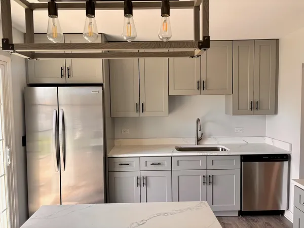 $2,750 | 230 Delaware Drive, Bolingbrook, IL 60440