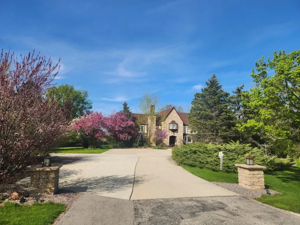 $920,000 | 17800 Burlington Road, Paris, WI 53182