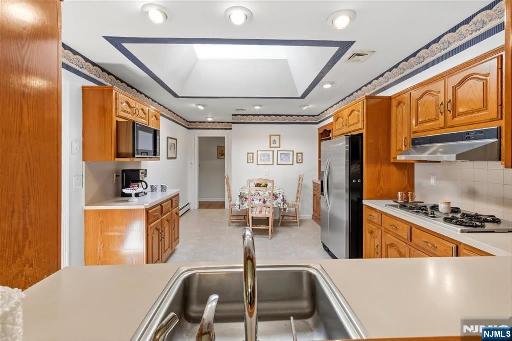 629 Lawlins Road Wyckoff, NJ 07481 - Photo 9 of 29 Gallery Image 9