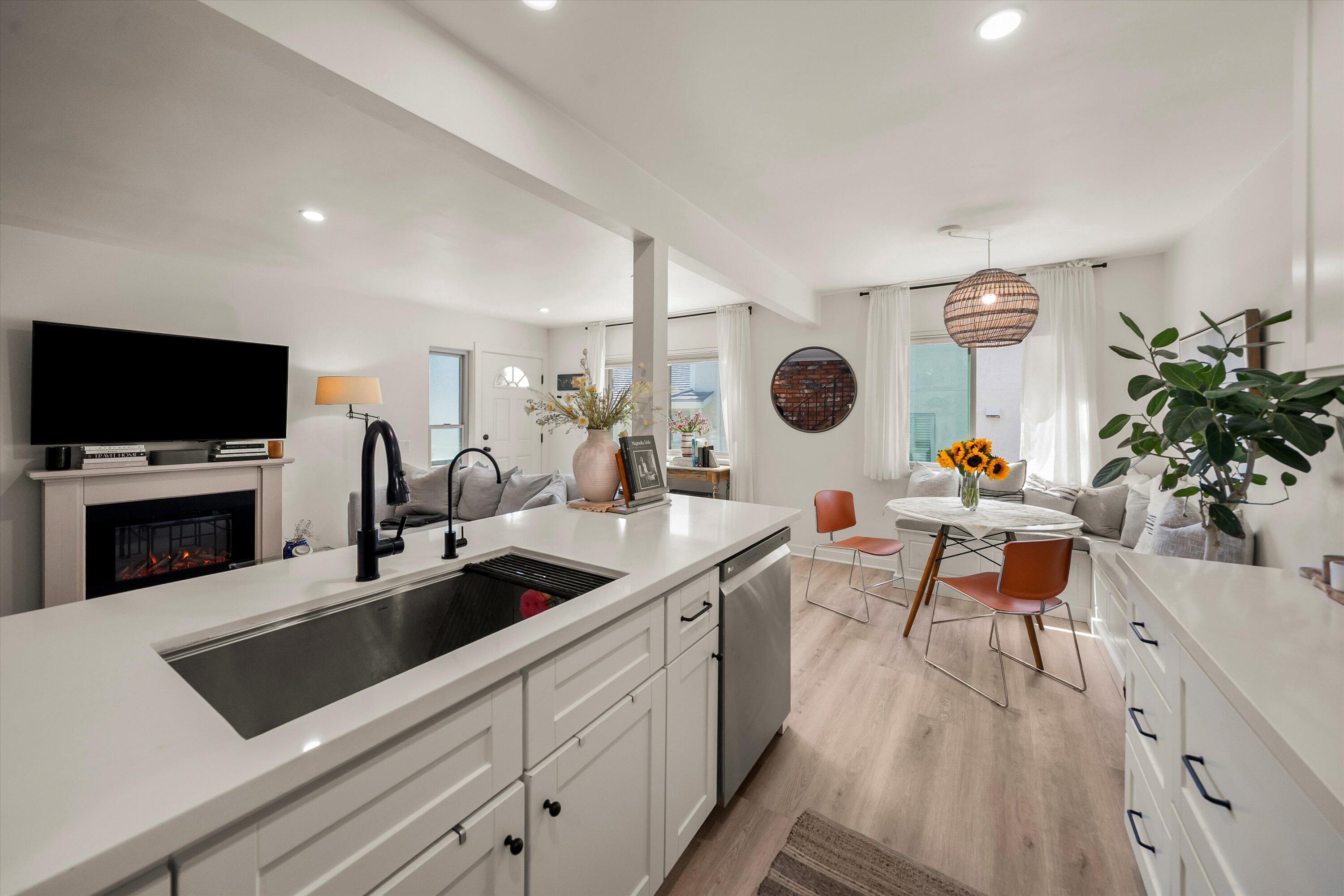 5946 Hickory Street, Unit 2 Carpinteria, CA 93013 - Photo 8 of 25 Kitchen open concept