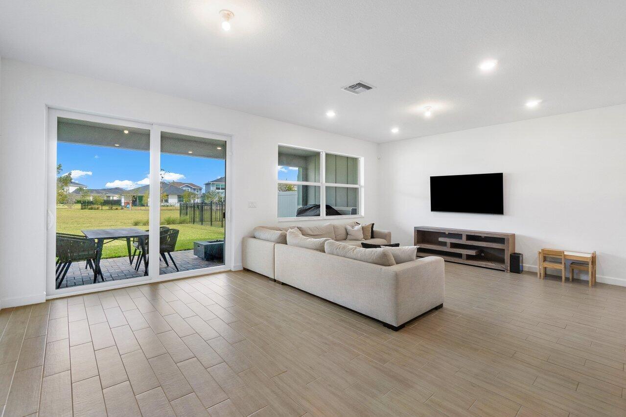 1406 Arrowhead Point Road Loxahatchee, FL 33470 - Photo 19 of 91 Living Room