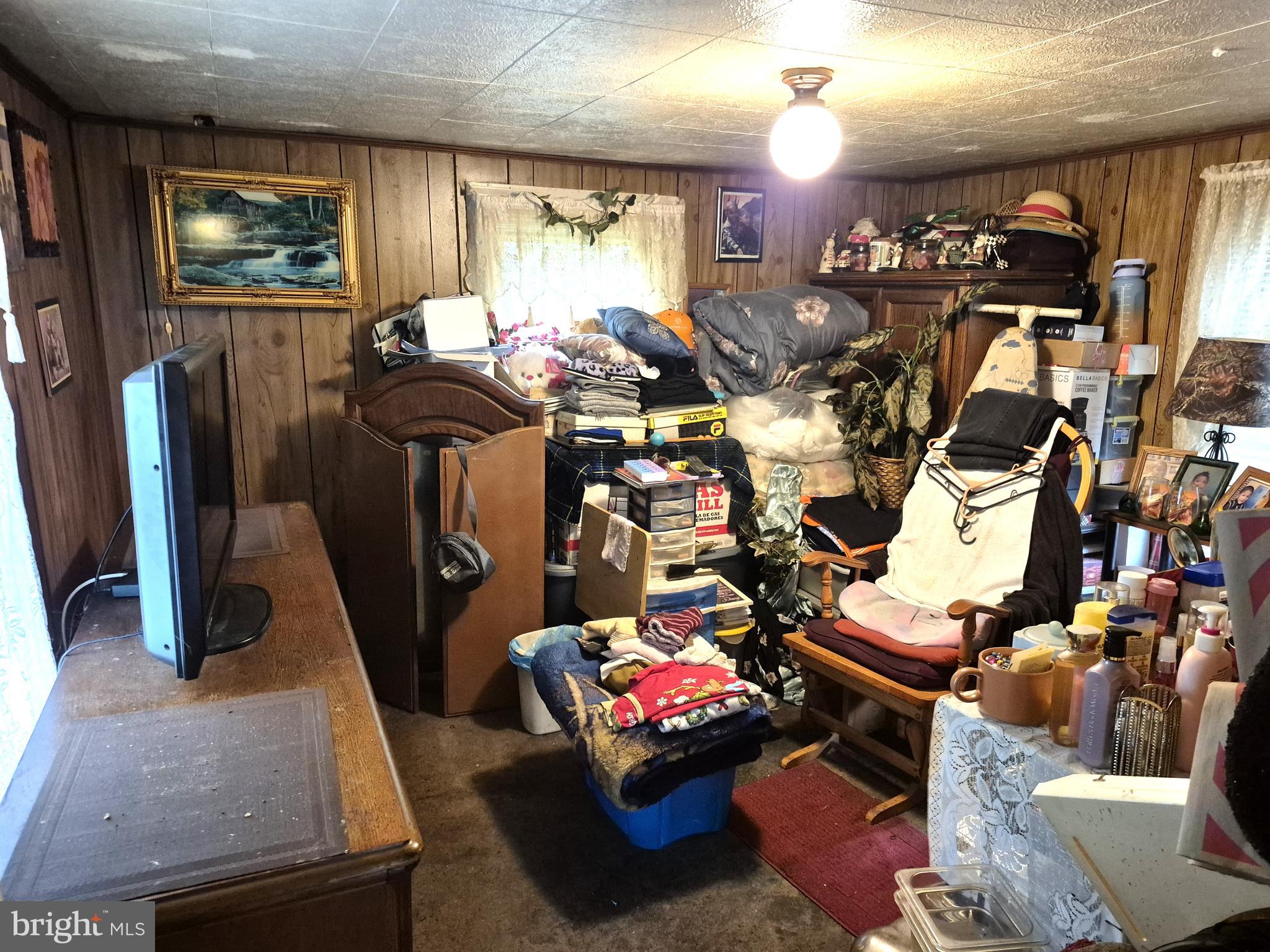 623 Cross Street Cambridge, MD 21613 - Photo 8 of 14 a room with gym equipment