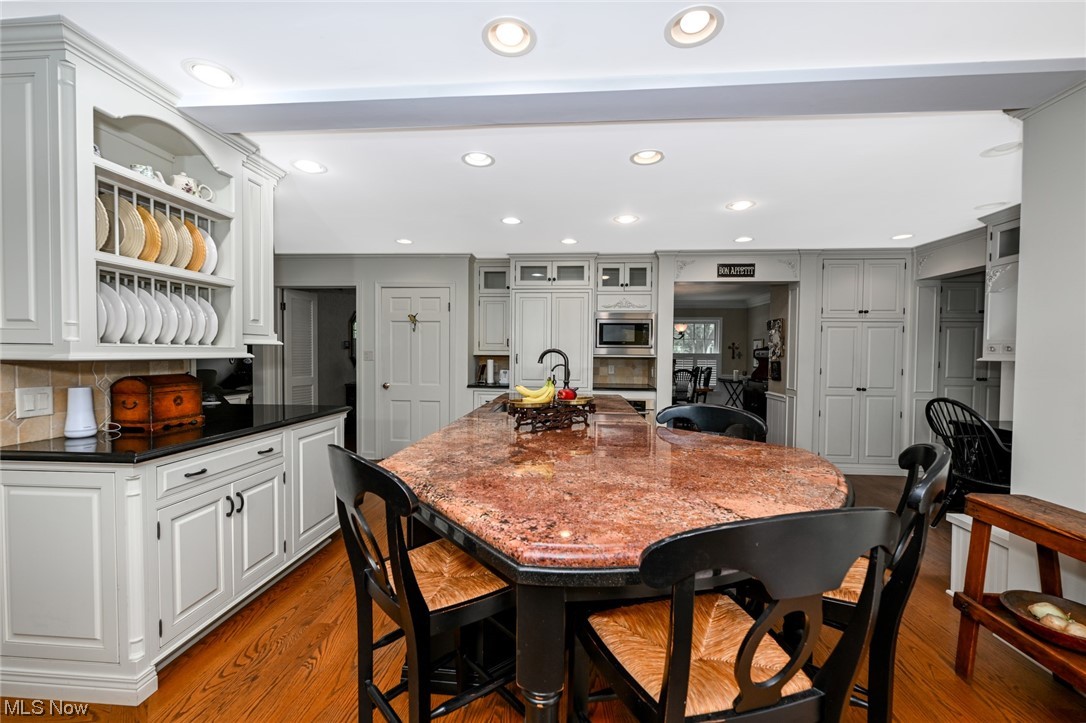 300 Simon Road Hudson, OH 44236 - Photo 10 of 35 Kitchen Includes a Seating Area at the Center Island