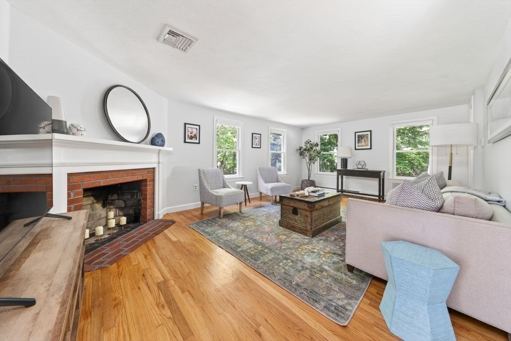17 Woods Road Norwell, MA 02061 - Photo 5 of 37