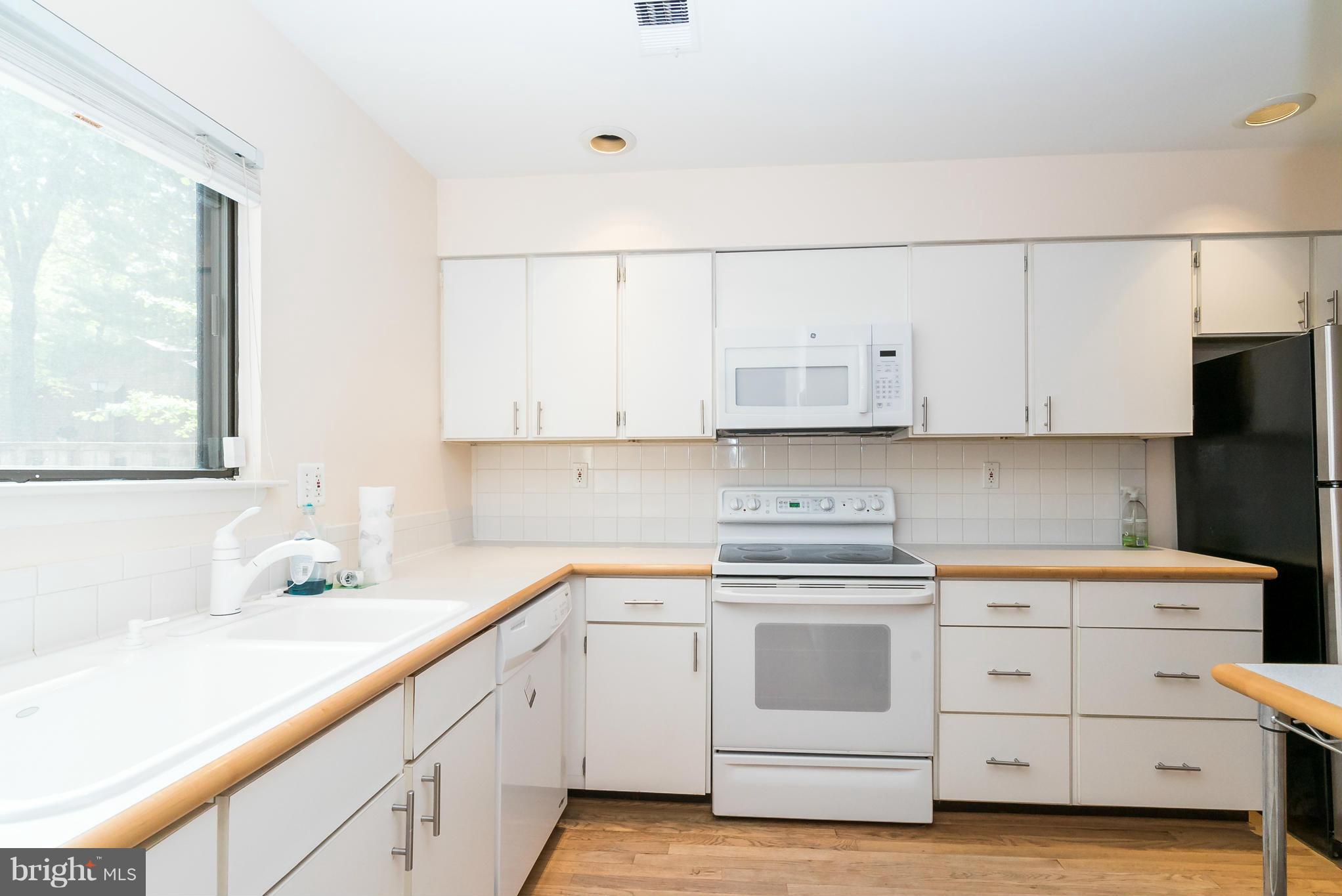1924 Winterport Cluster Reston, VA 20191 - Photo 11 of 29 Kitchen
