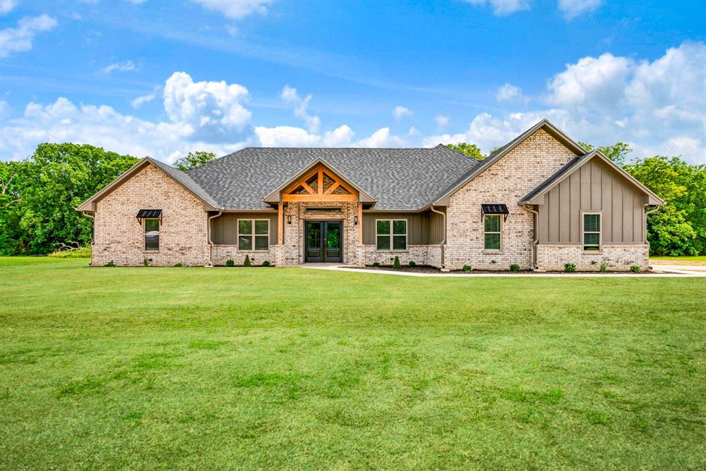 250 Private Road Blossom, TX 75416 - Photo 2 of 34