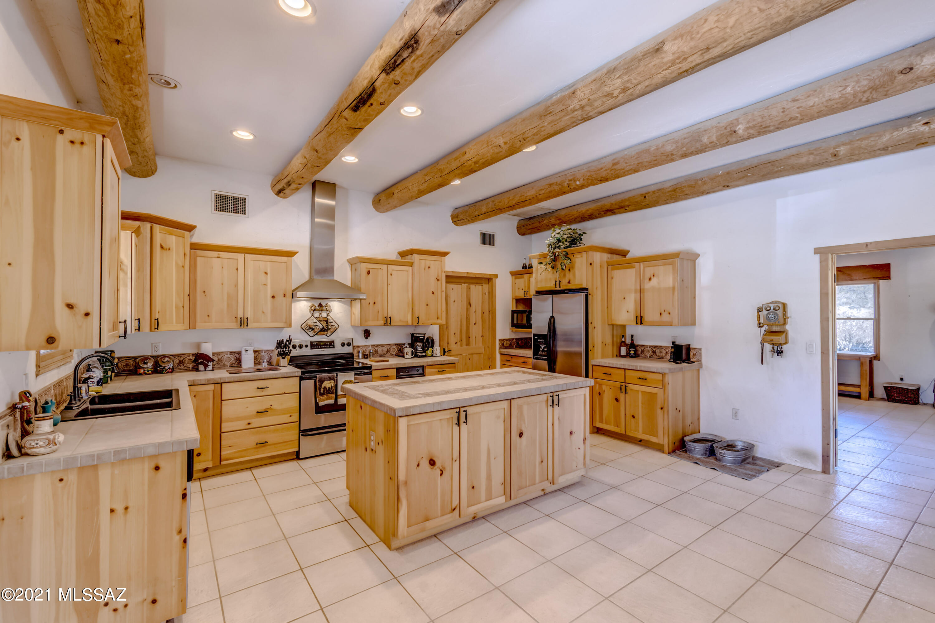 15301 East Hillton Ranch Road Vail, AZ 85641 - Photo 9 of 33 a kitchen with lots of appliances