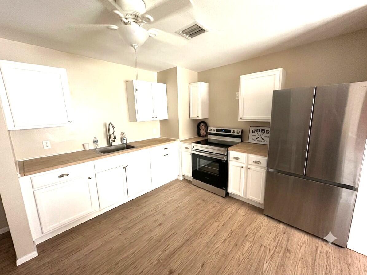 1764 West Midway Road Fort Pierce, FL 34981 - Photo 17 of 25 kitchen
