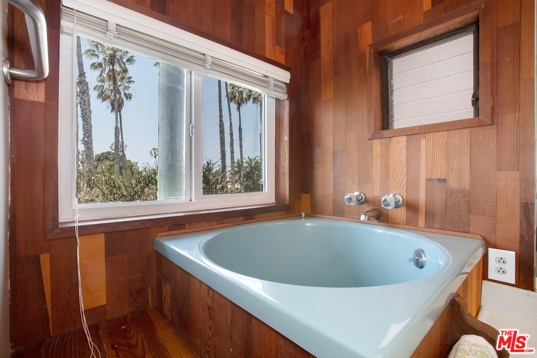 6627 Esplanade Playa del Rey, CA 90293 - Photo 9 of 38