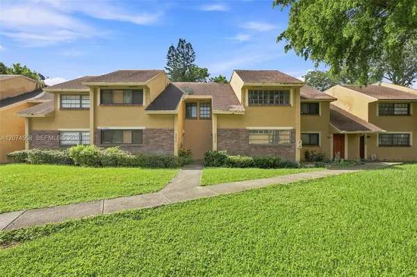 $2,900 | Spring Tree, Sunrise, FL 33351