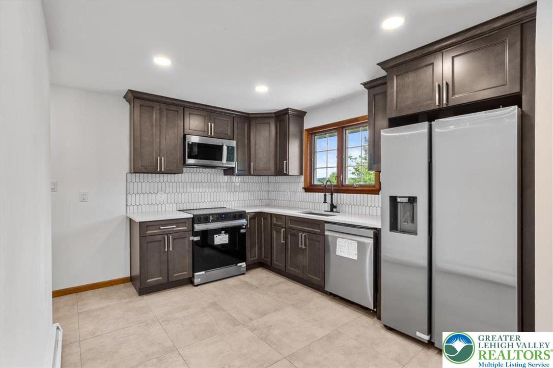 433 Sabol Road Stroudsburg, PA 18360 - Photo 8 of 32 Gallery Image 8