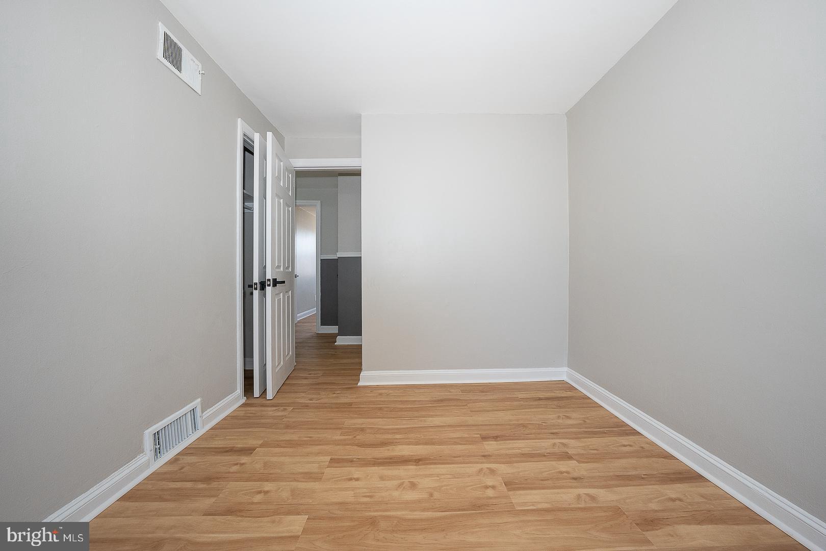 242 Spring Valley Road Darby, PA 19023 - Photo 27 of 45