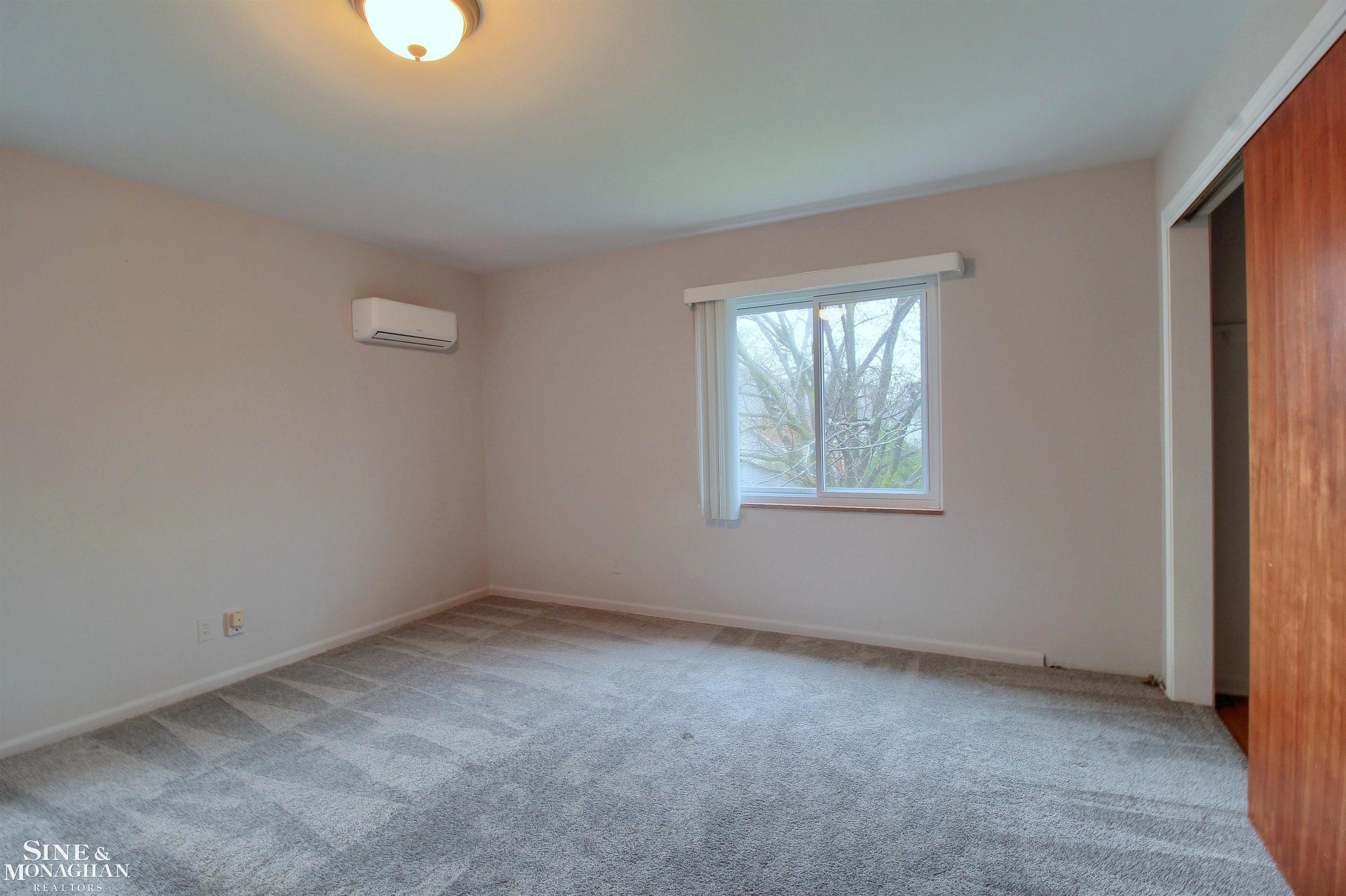 749-751 Harcourt Road Grosse Pointe, MI 48230 - Photo 13 of 30 50131940-75ea4335-50db-4c53-bbef-e3948a95bc3e.JPG