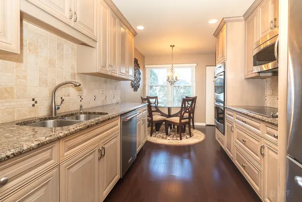 $595,000 | 2753 Wilshire Lane, Northbrook, IL 60062