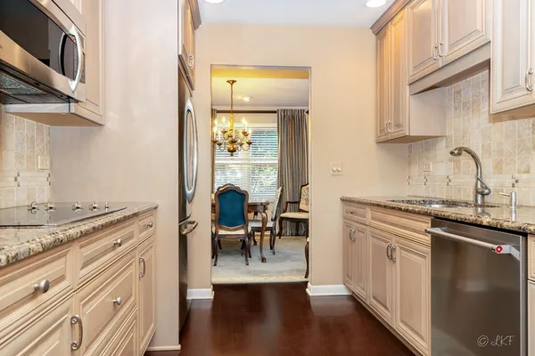 $595,000 | 2753 Wilshire Lane, Northbrook, IL 60062