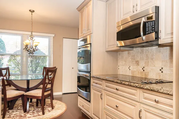$595,000 | 2753 Wilshire Lane, Northbrook, IL 60062