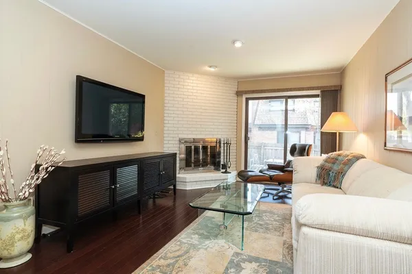 $595,000 | 2753 Wilshire Lane, Northbrook, IL 60062