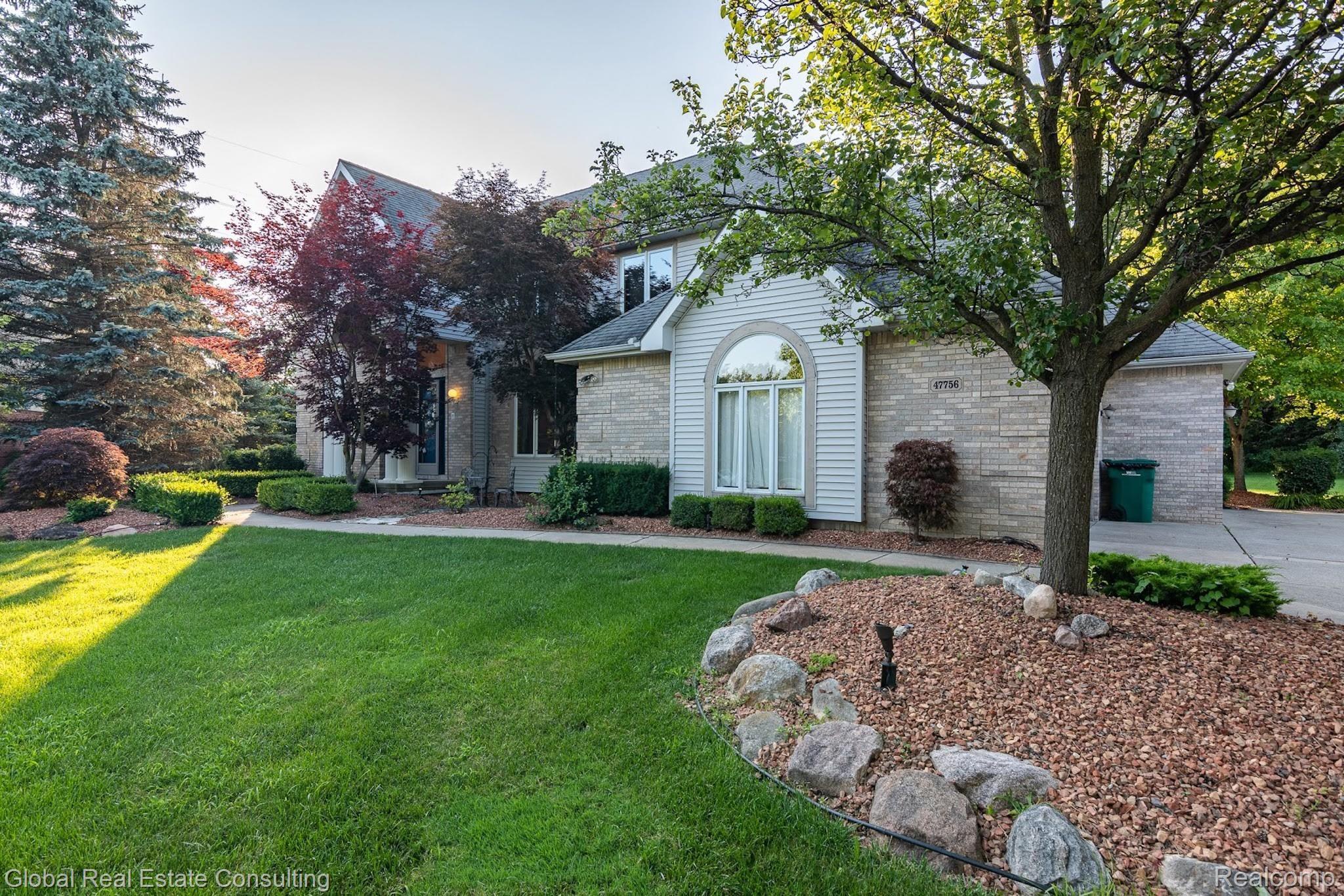 47756 Rochester Drive Novi, MI 48374 - Photo 4 of 62 IMG_1132.JPG