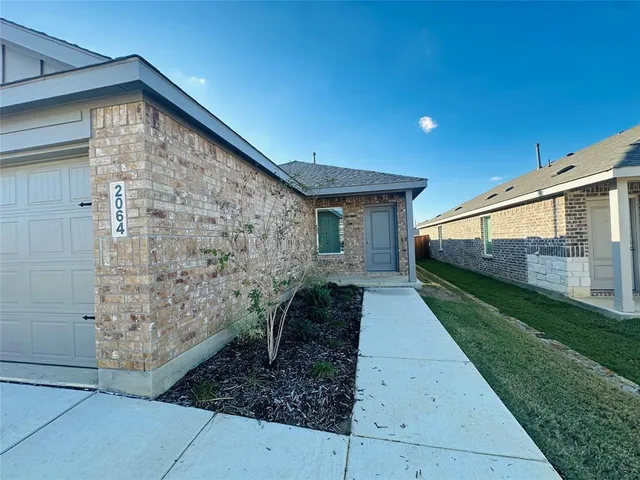 a view of a back yard of the house