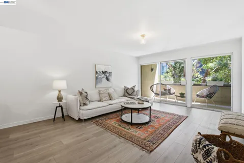 $385,000 | 955 Shorepoint Court, Unit 100, Alameda, CA 94501