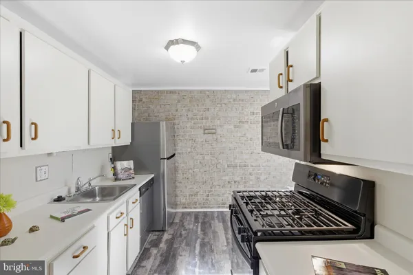 $2,100 | 3360 Huntley Square Drive, Unit B1, Temple Hills, MD 20748