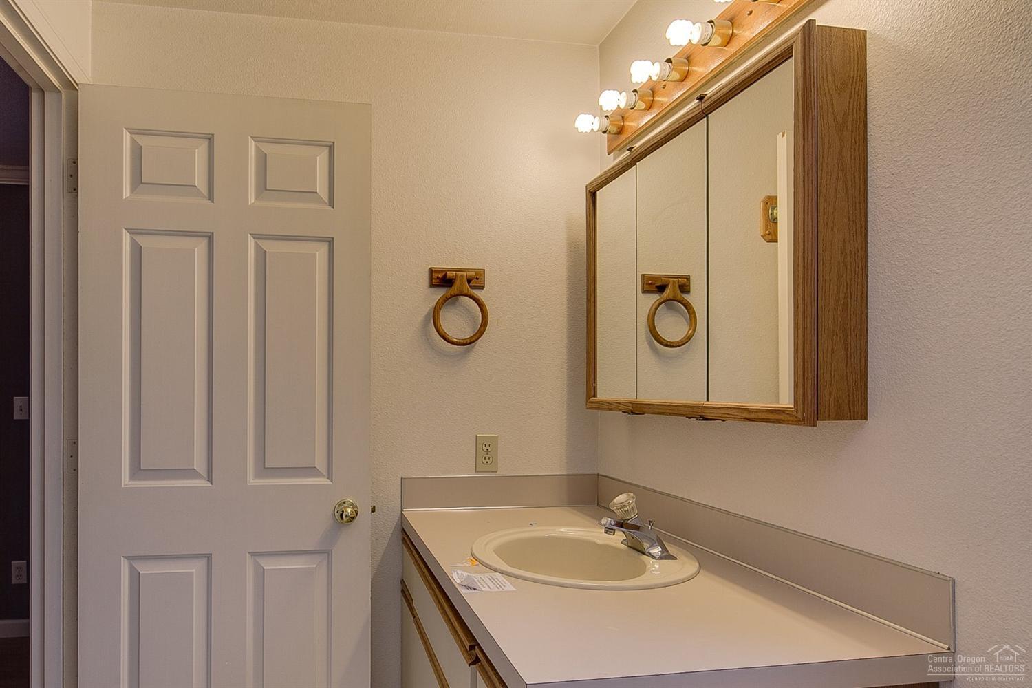 60069 Navajo Road Bend, OR 97702 - Photo 17 of 18 a bathroom with a sink vanity and a mirror