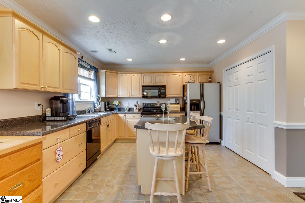 212 Jones Road Taylors, SC 29687 - Photo 10 of 33 Gallery Image 10