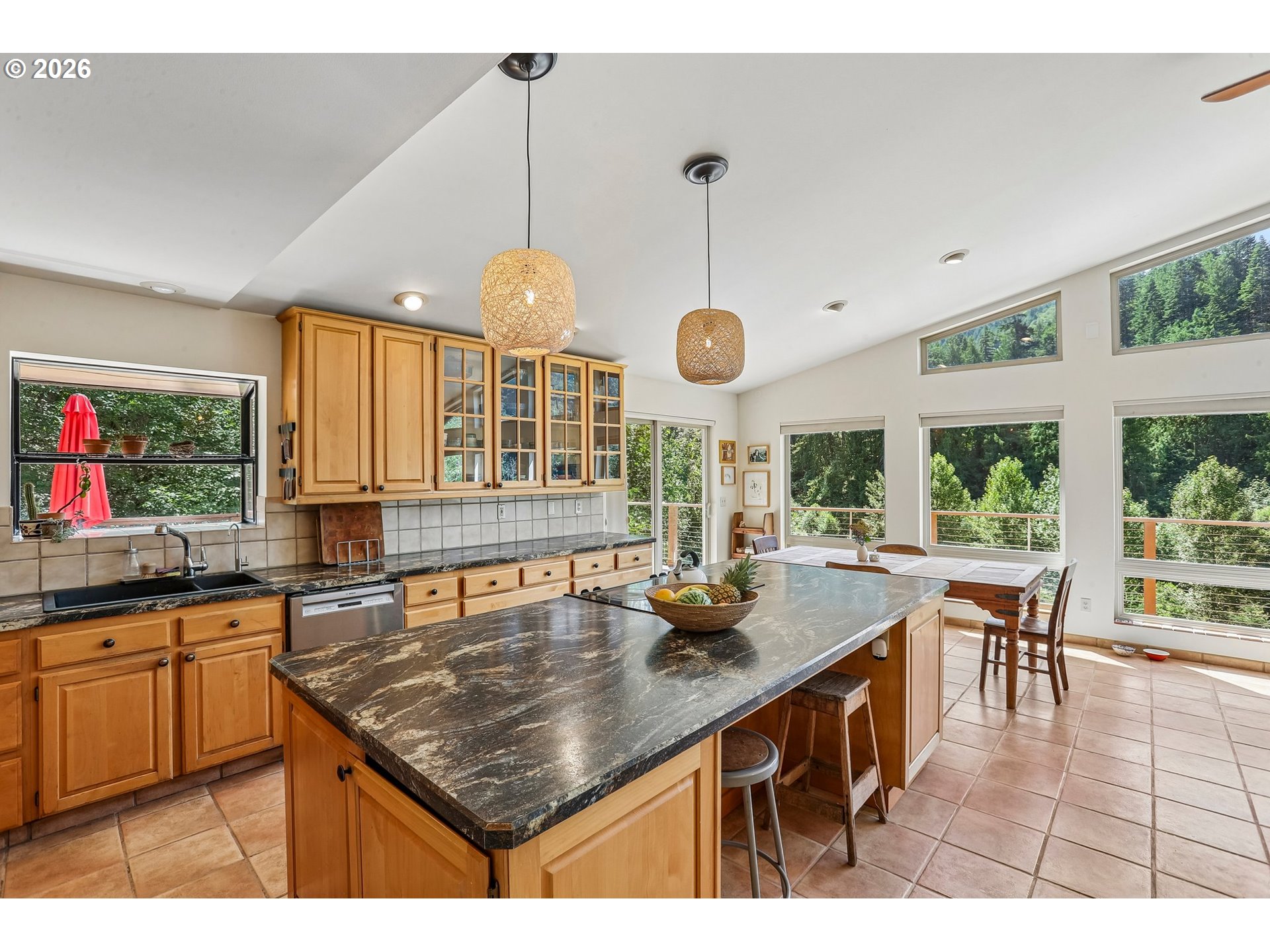 331 Lakeview Road White Salmon, WA 98672 - Photo 11 of 48