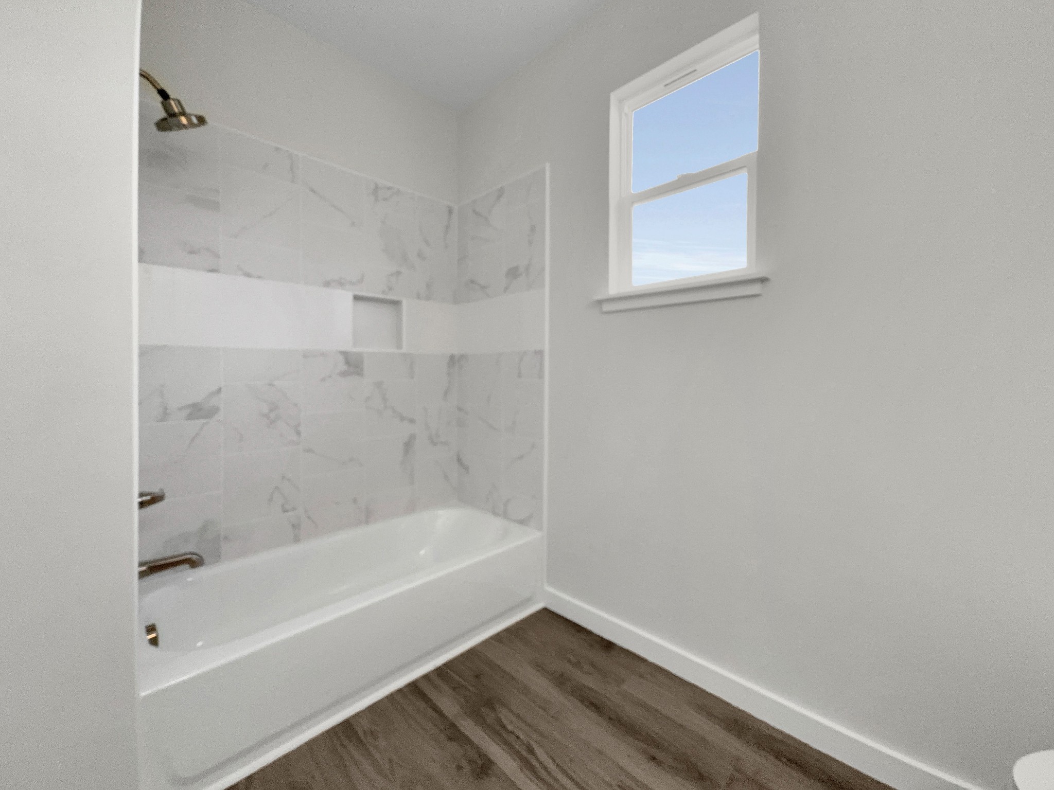 41 Sunny View Drive Carthage, TN 37030 - Photo 30 of 34 a bathroom with a bathtub