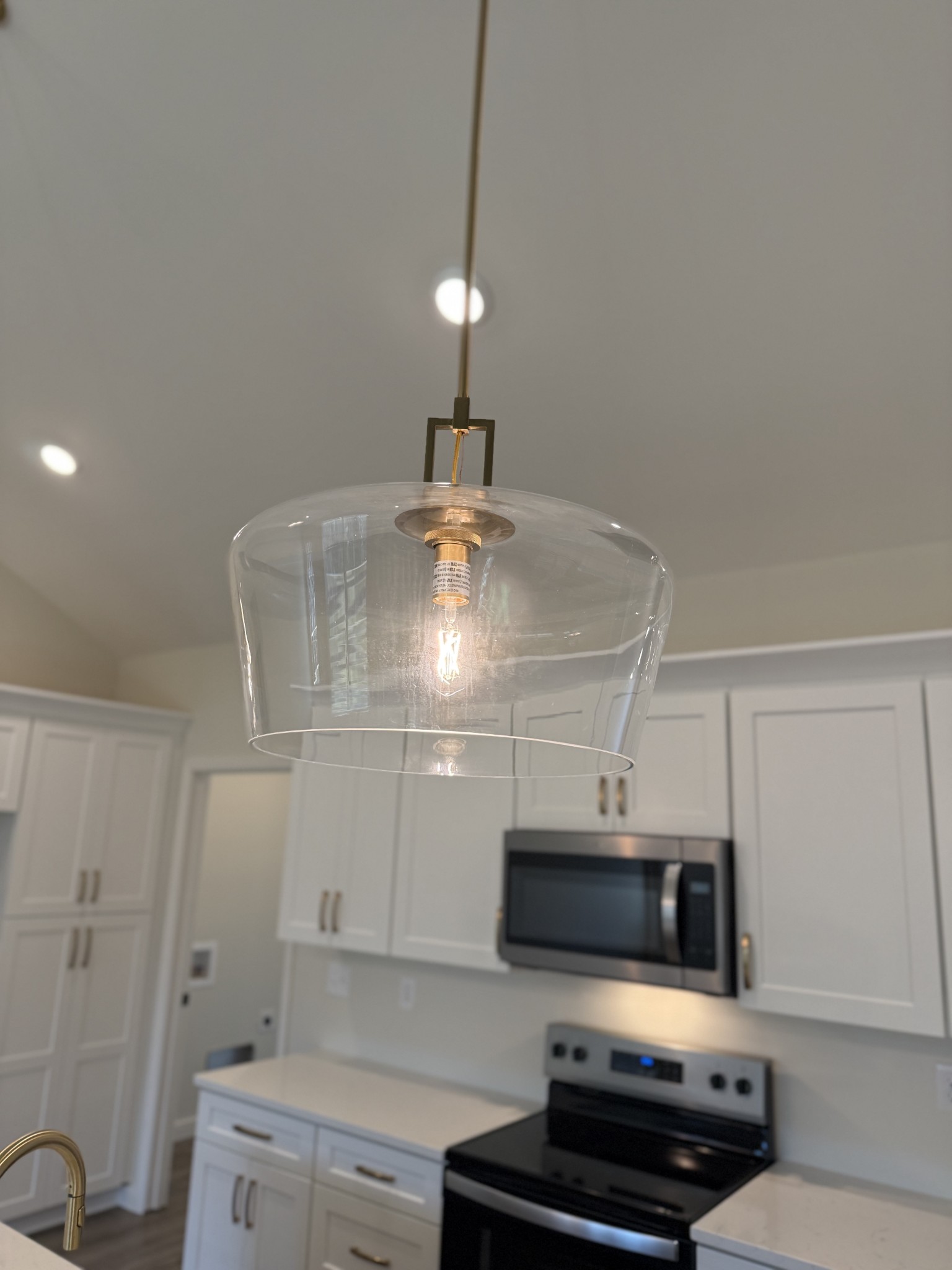 41 Sunny View Drive Carthage, TN 37030 - Photo 8 of 34 a kitchen with kitchen island a stove and a refrigerator