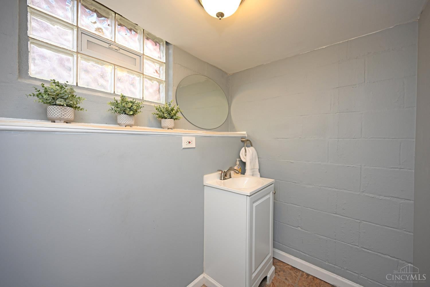 6832 Roe Street Cincinnati, OH 45227 - Photo 37 of 42 Gallery Image 37