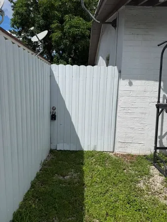 $950 | 527 Northwest 91st Street, Unit 2, Miami, FL 33150