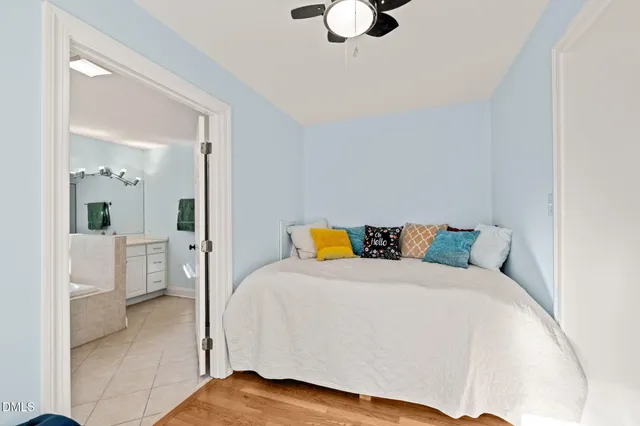 a view of a storage & utility room with washer and dryer