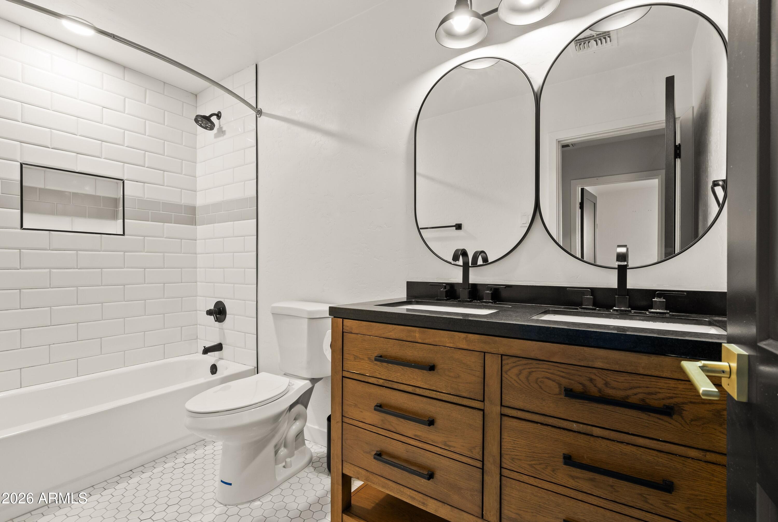 1715 South Roberts Road Tempe, AZ 85281 - Photo 18 of 24 018_Guest Bathroom