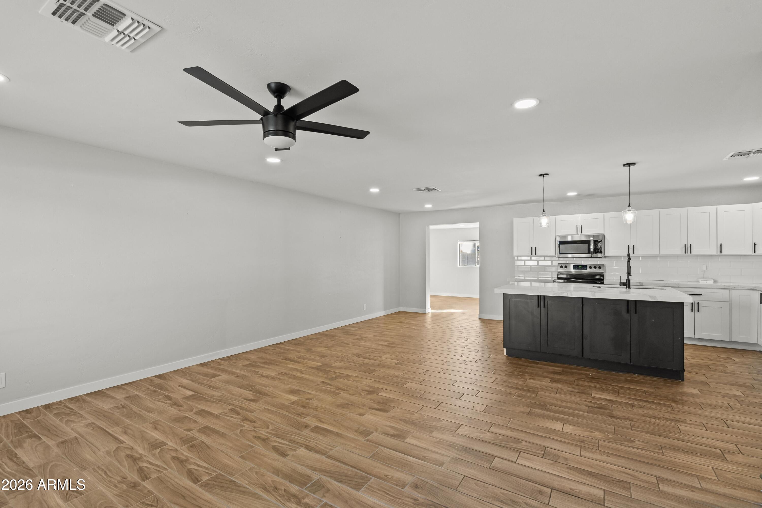 1715 South Roberts Road Tempe, AZ 85281 - Photo 4 of 24 004_Great Room