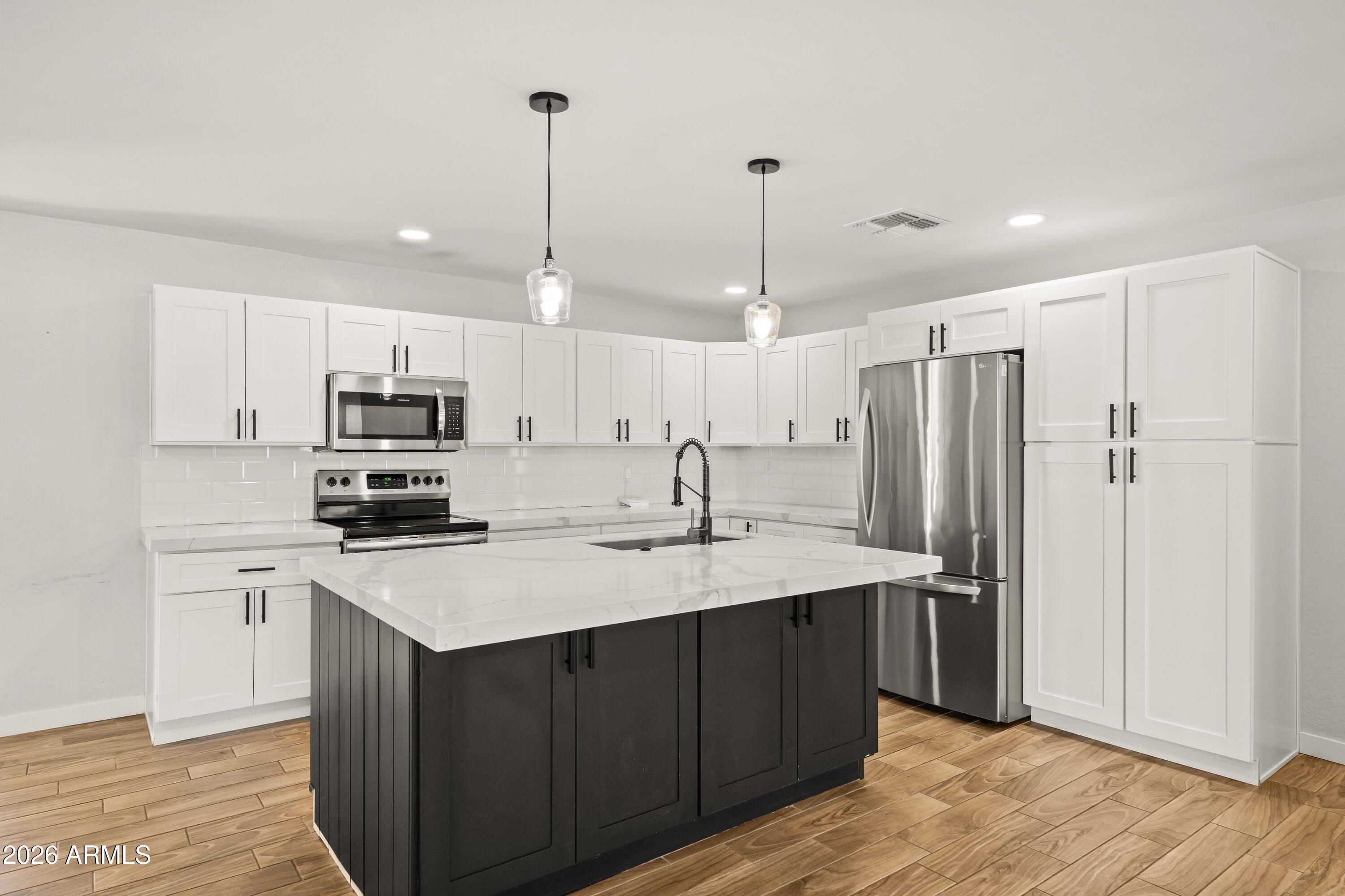 1715 South Roberts Road Tempe, AZ 85281 - Photo 6 of 24 006_Spacious Kitchen