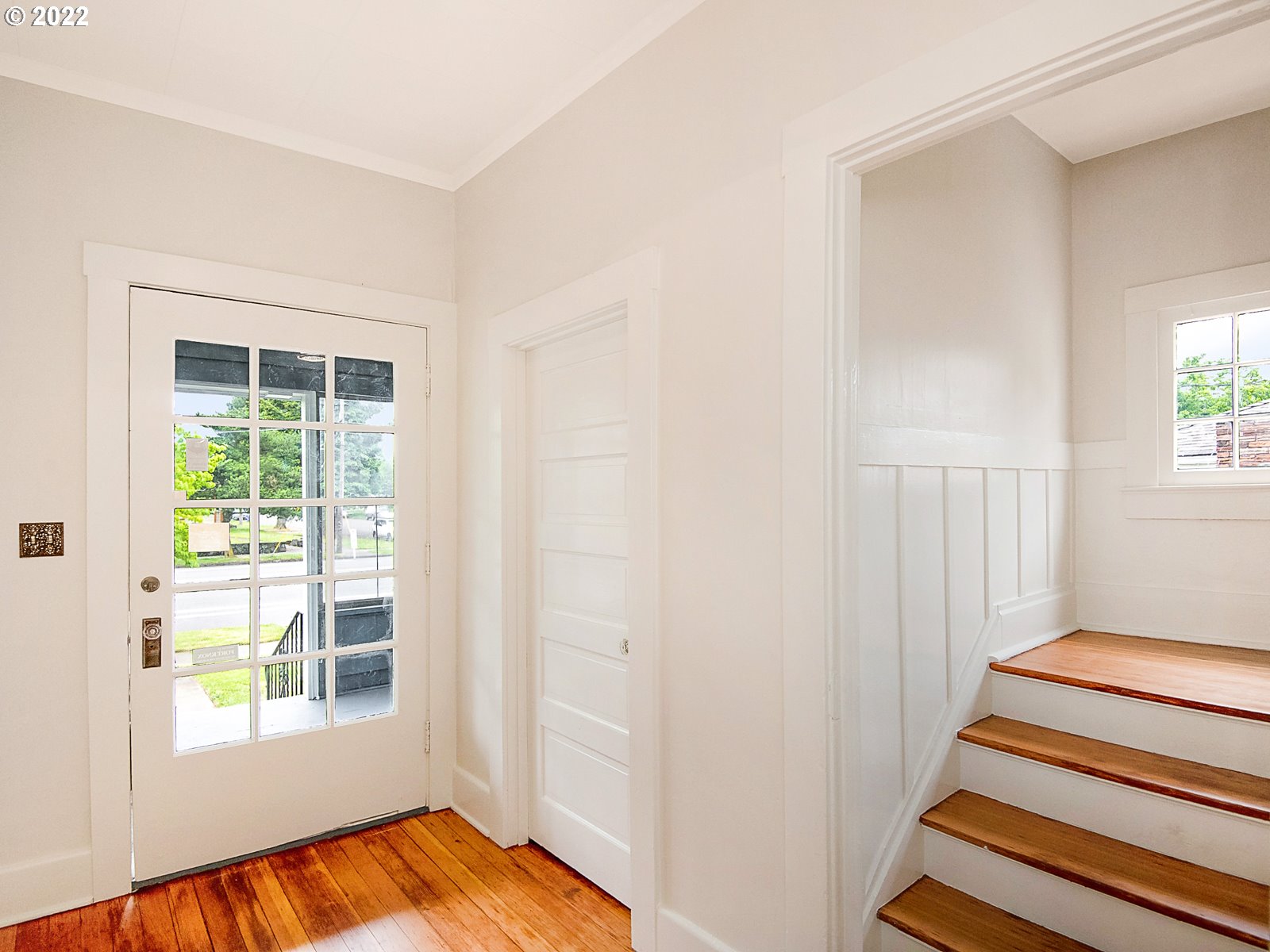 2041 North Rosa Parks Way Portland, OR 97217 - Photo 2 of 32 Entrance/Foyer