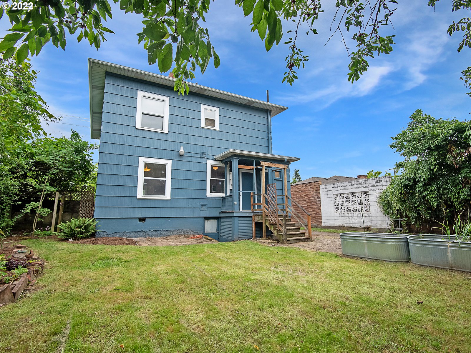 2041 North Rosa Parks Way Portland, OR 97217 - Photo 30 of 32 Backyard