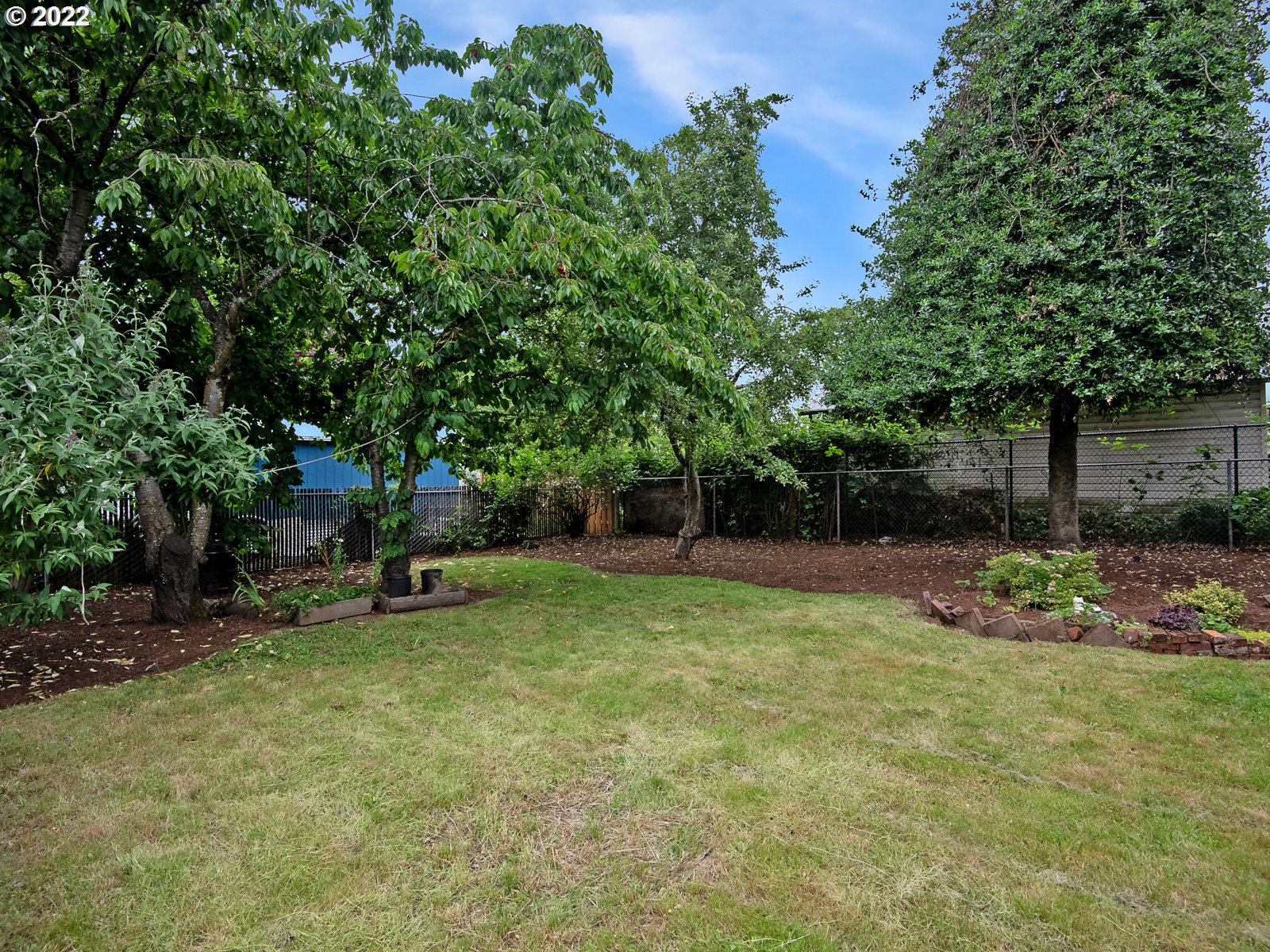 2041 North Rosa Parks Way Portland, OR 97217 - Photo 31 of 32 Yard