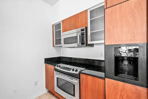 $339,000 | 233 South Federal Highway, Unit 404, Boca Raton, FL 33432