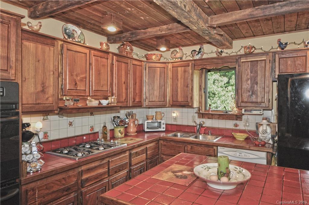 378 Howard Moore Road Hot Springs, NC 28743 - Photo 8 of 41 Gallery Image 8