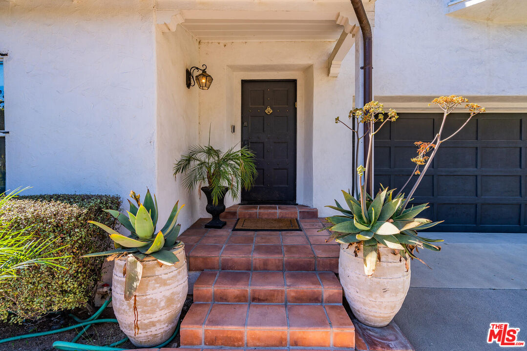 1417 Queens Road Los Angeles, CA 90069 - Photo 2 of 25 a view of entryway with wooden floor