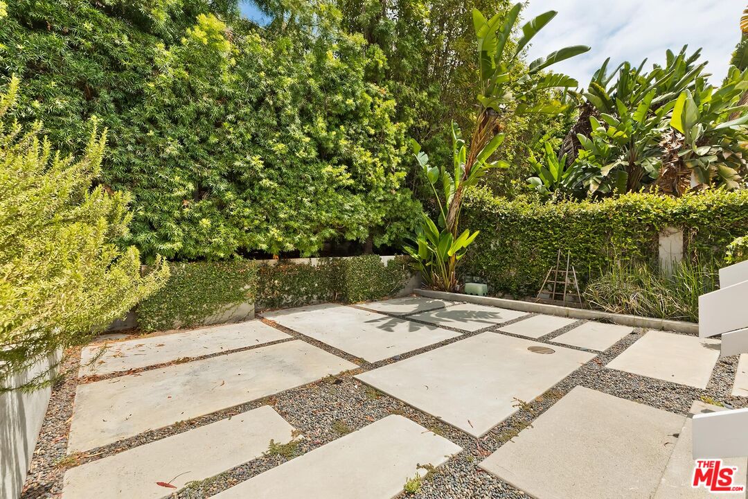 8531 Walnut Drive Los Angeles, CA 90046 - Photo 24 of 27 Gallery Image 24