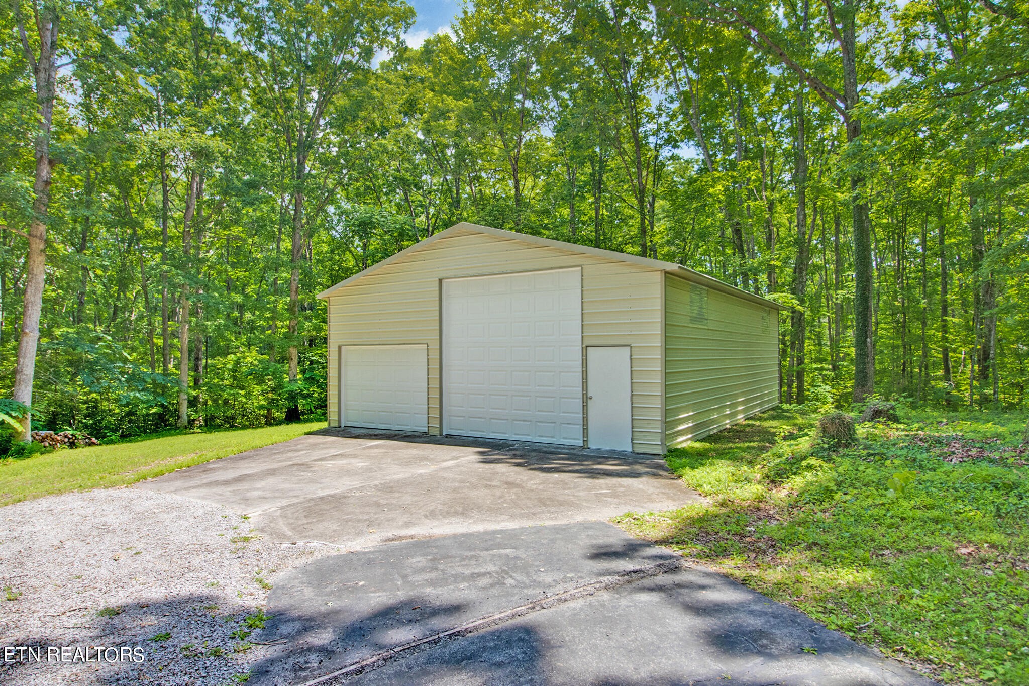 1620 Bell Road Crossville, TN 38571 - Photo 39 of 54 a backyard of a house with plants and large trees