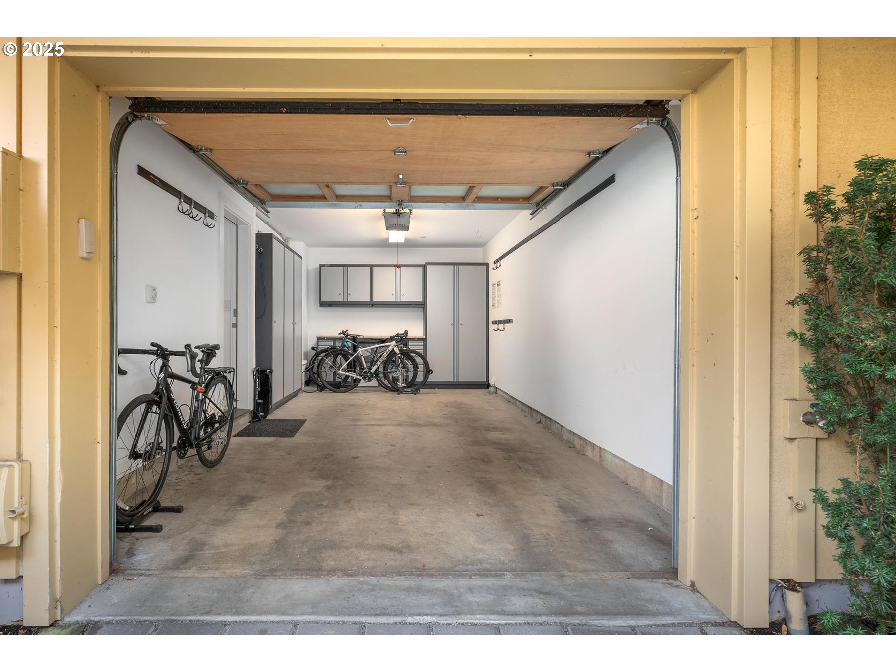 2416 Southwest Cedar Street Portland, OR 97205 - Photo 24 of 33 Gallery Image 24