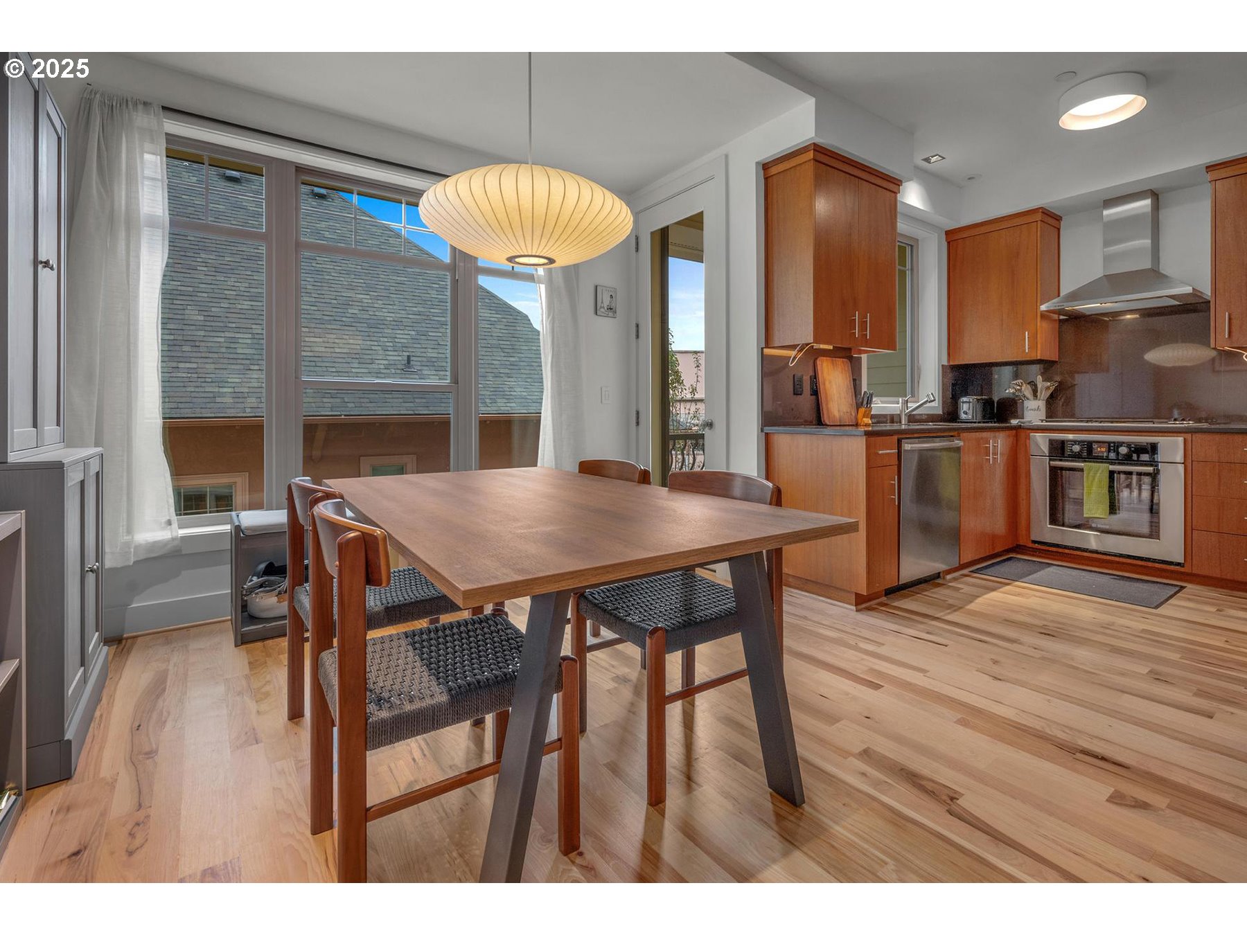 2416 Southwest Cedar Street Portland, OR 97205 - Photo 5 of 33 Gallery Image 5