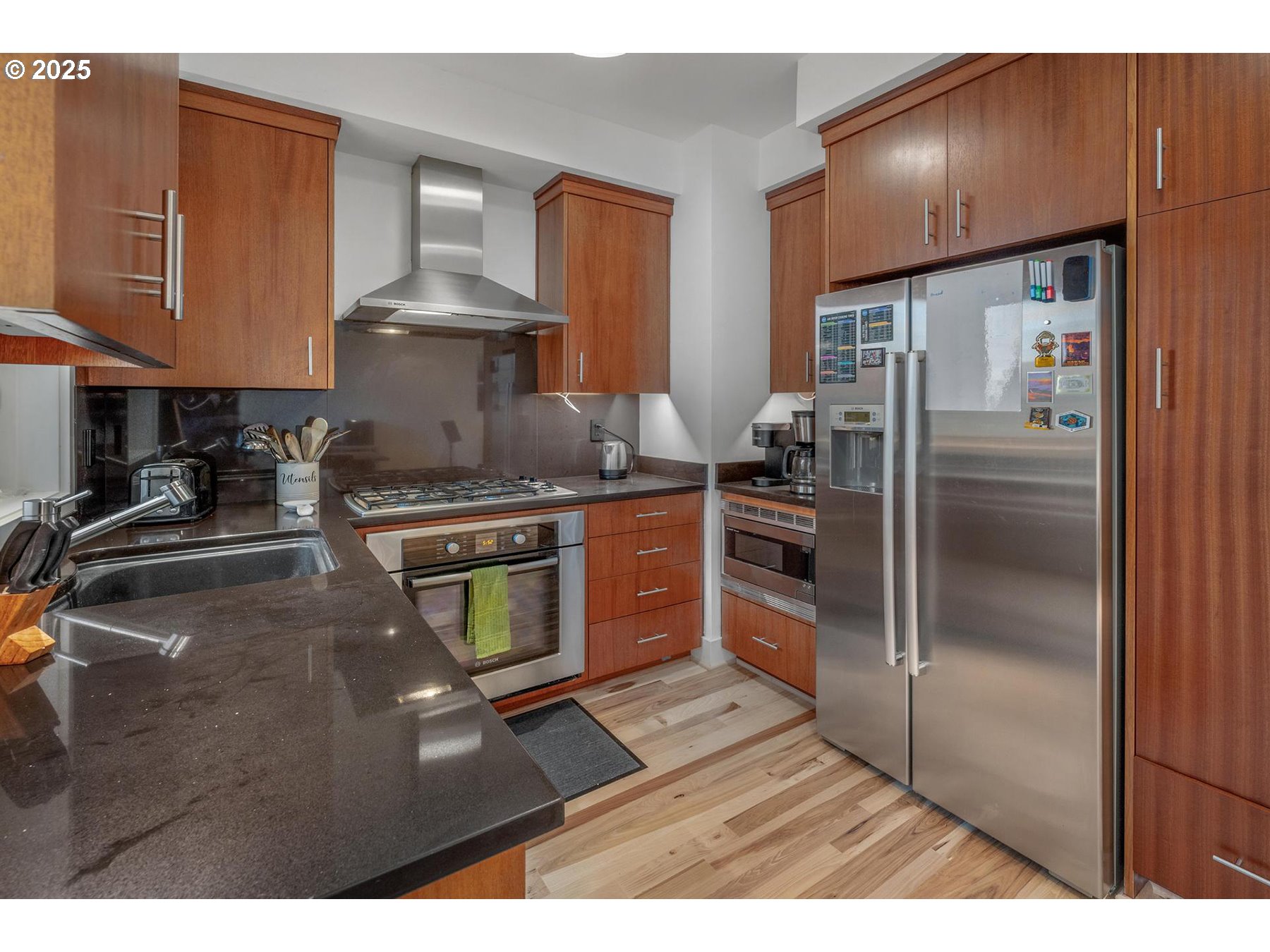 2416 Southwest Cedar Street Portland, OR 97205 - Photo 7 of 33 Gallery Image 7
