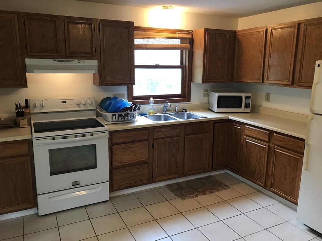 27-29 Dunhill Avenue Springfield, MA 01151 - Photo 4 of 11 Gallery Image 4